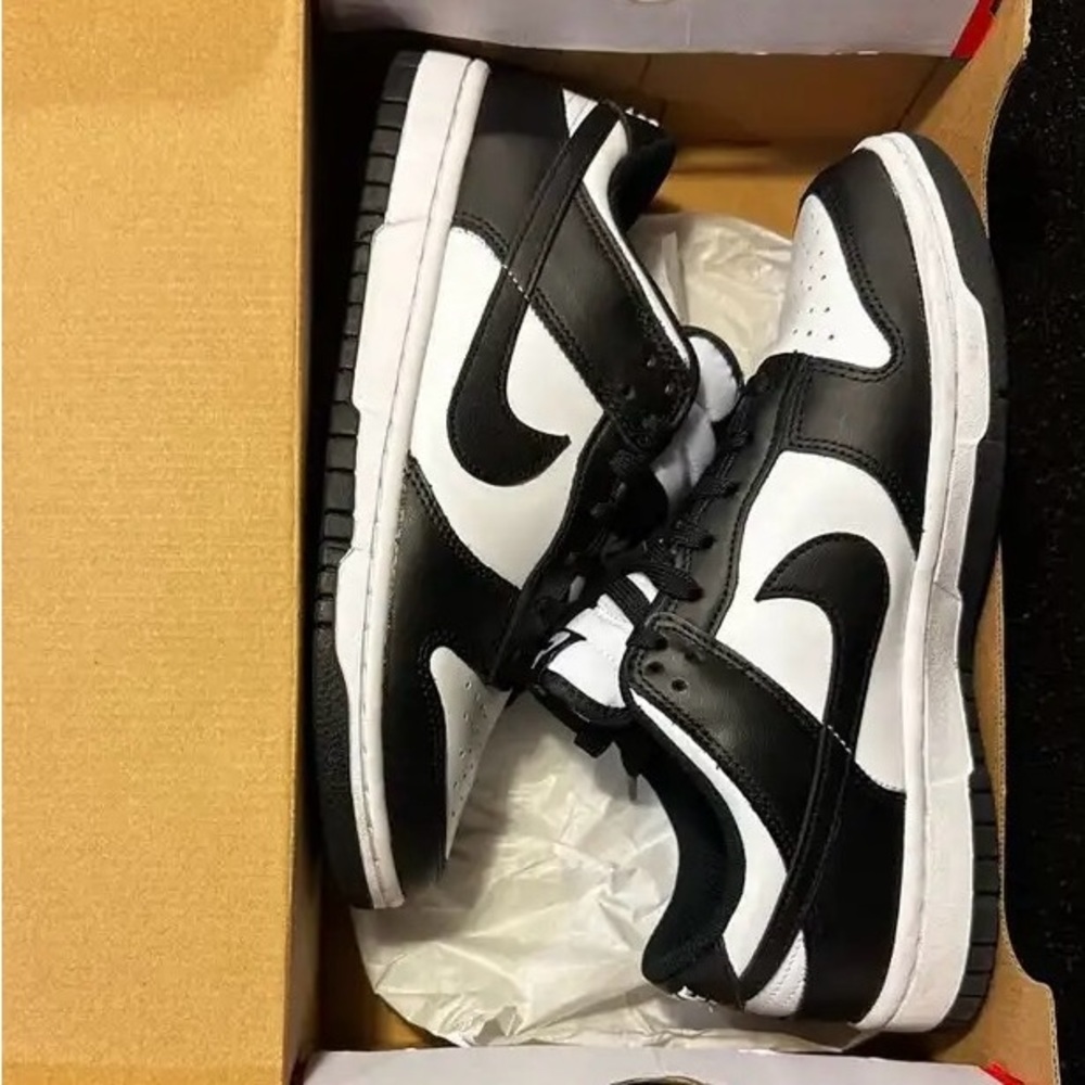 Nike Dunks “Pandas” 8.5 women’s - classic Blk / Wht
